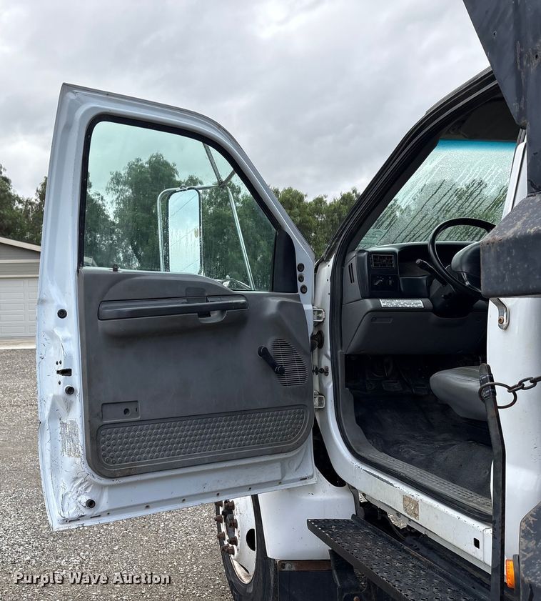 image for item EC8142 2006 Ford F650 dump truck