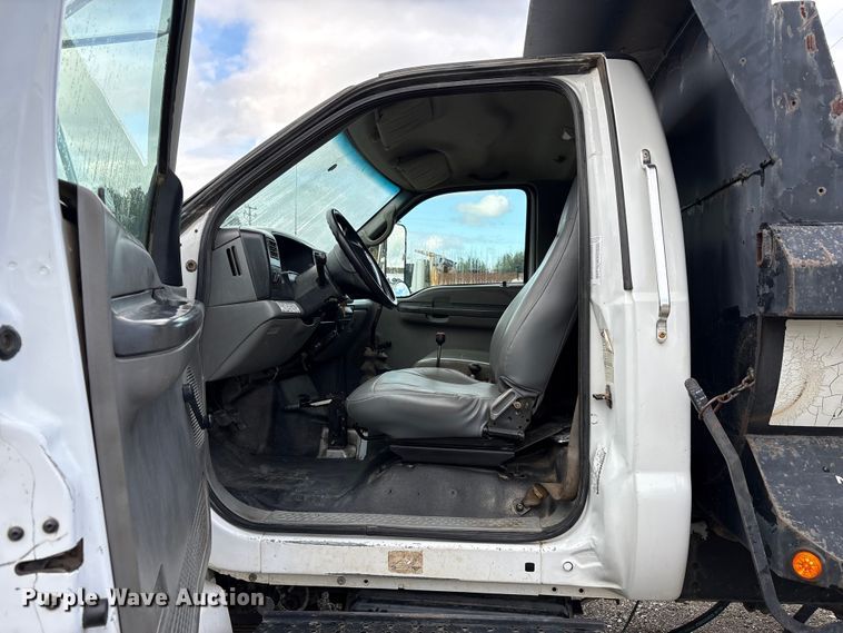 image for item EC8142 2006 Ford F650 dump truck