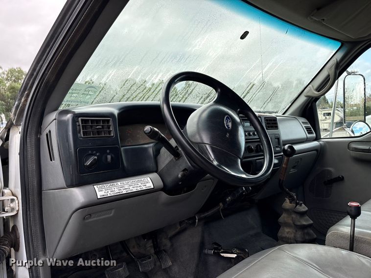 image for item EC8142 2006 Ford F650 dump truck