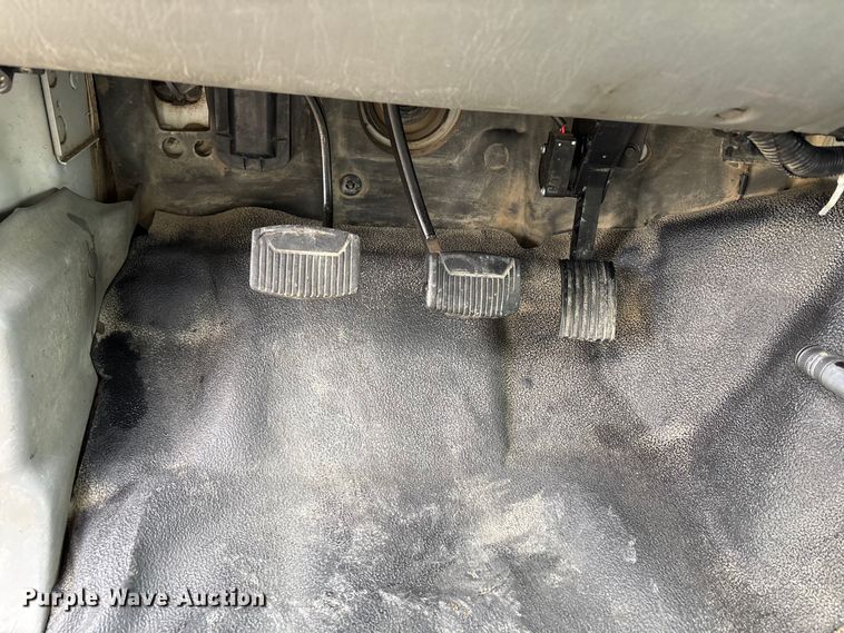 image for item EC8142 2006 Ford F650 dump truck