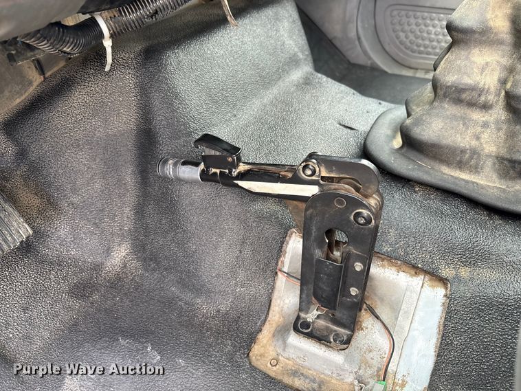 image for item EC8142 2006 Ford F650 dump truck