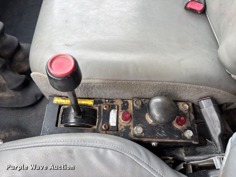 image for item EC8142 2006 Ford F650 dump truck