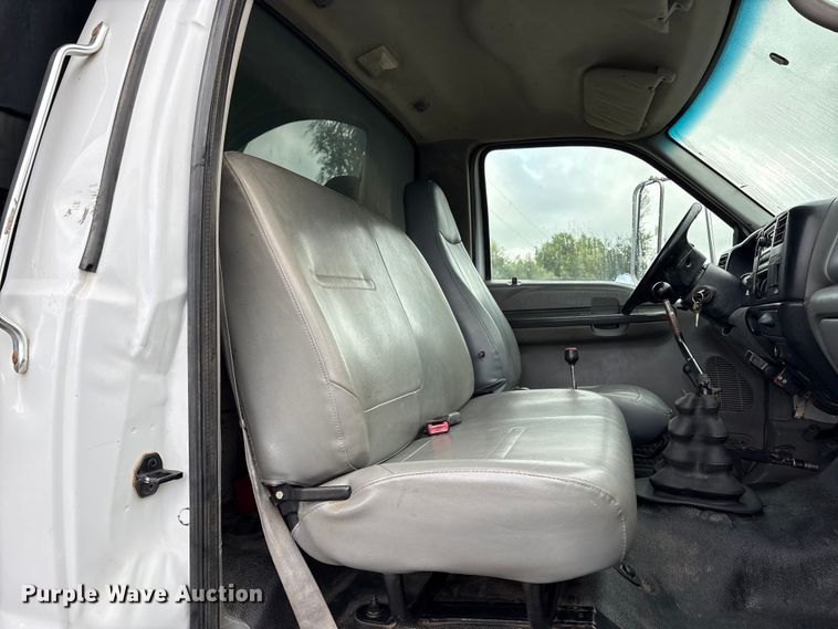 image for item EC8142 2006 Ford F650 dump truck