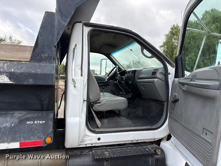 image for item EC8142 2006 Ford F650 dump truck