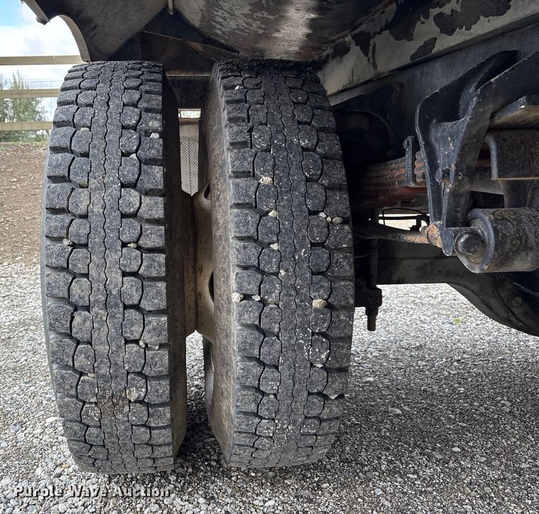 image for item EC8142 2006 Ford F650 dump truck