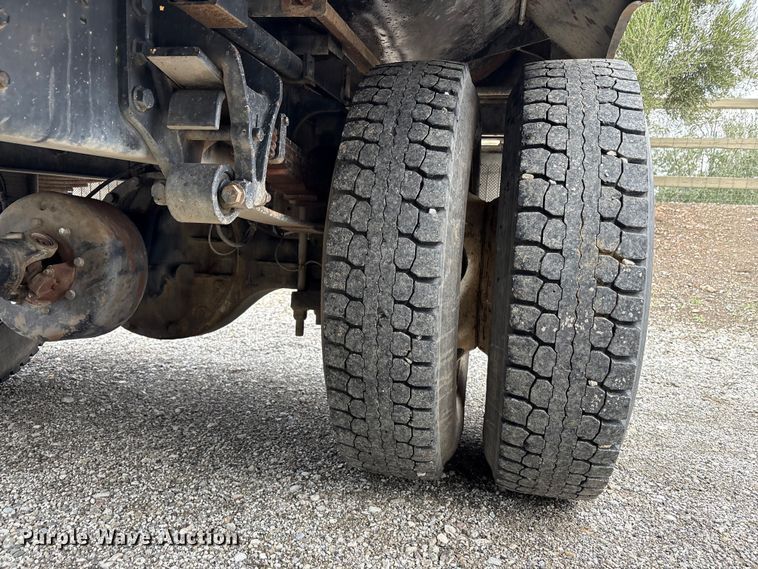 image for item EC8142 2006 Ford F650 dump truck