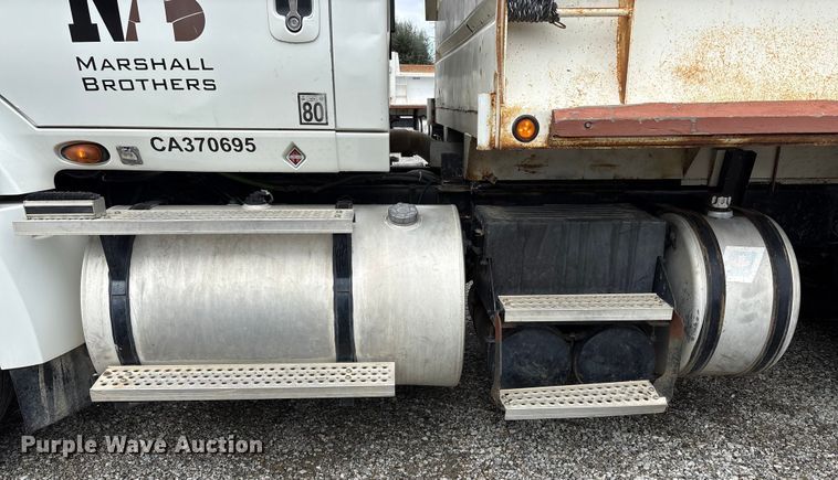 image for item EC8143 2009 International LF627 dump truck