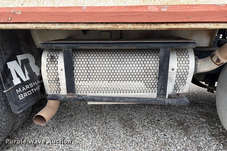 image for item EC8143 2009 International LF627 dump truck