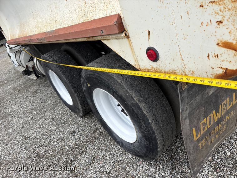 image for item EC8143 2009 International LF627 dump truck