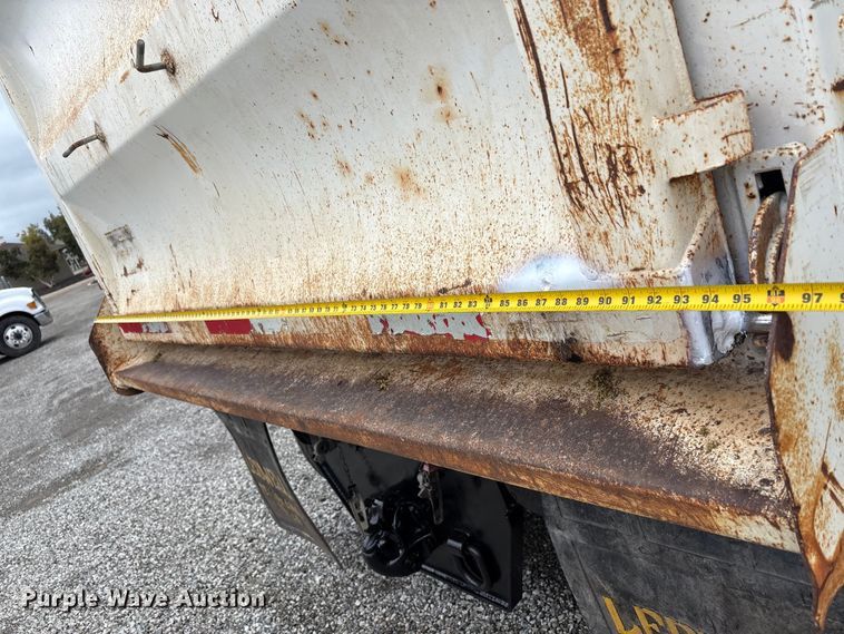 image for item EC8143 2009 International LF627 dump truck