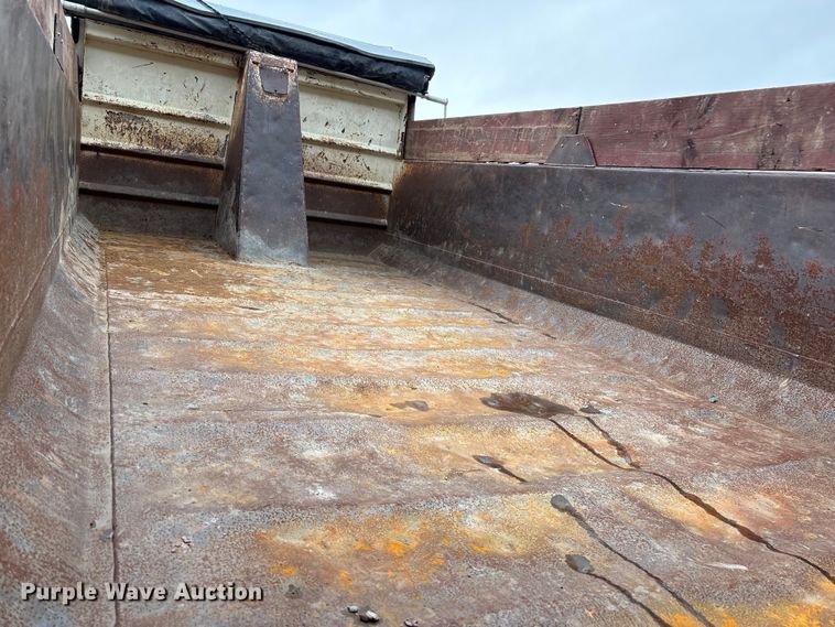 image for item EC8143 2009 International LF627 dump truck