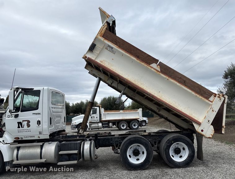 image for item EC8143 2009 International LF627 dump truck