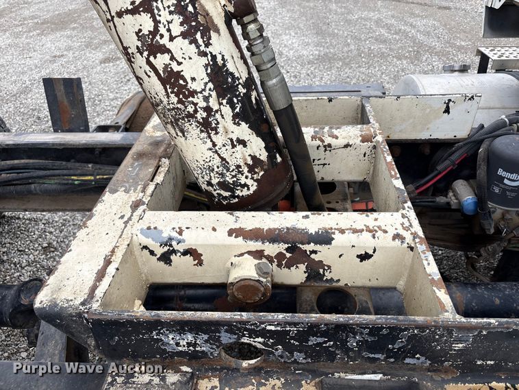 image for item EC8143 2009 International LF627 dump truck