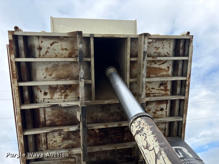 image for item EC8143 2009 International LF627 dump truck