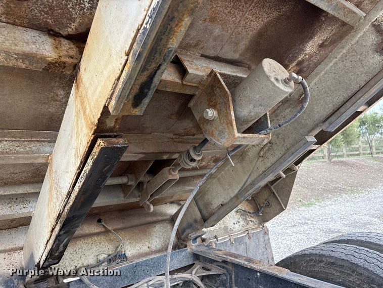 image for item EC8143 2009 International LF627 dump truck