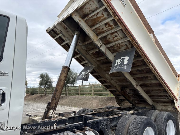 image for item EC8143 2009 International LF627 dump truck