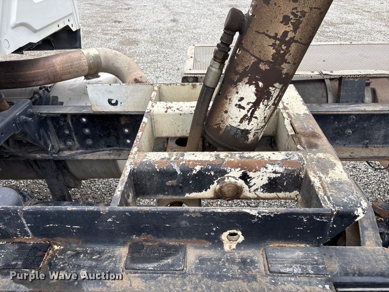 image for item EC8143 2009 International LF627 dump truck