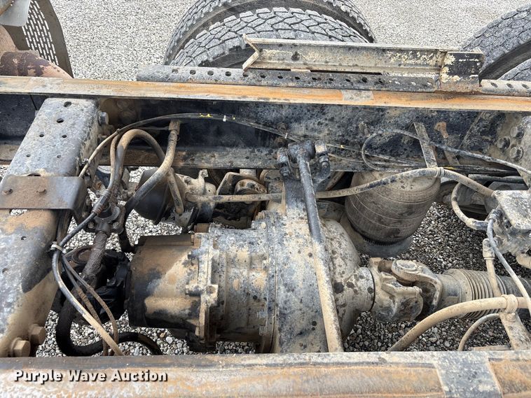 image for item EC8143 2009 International LF627 dump truck