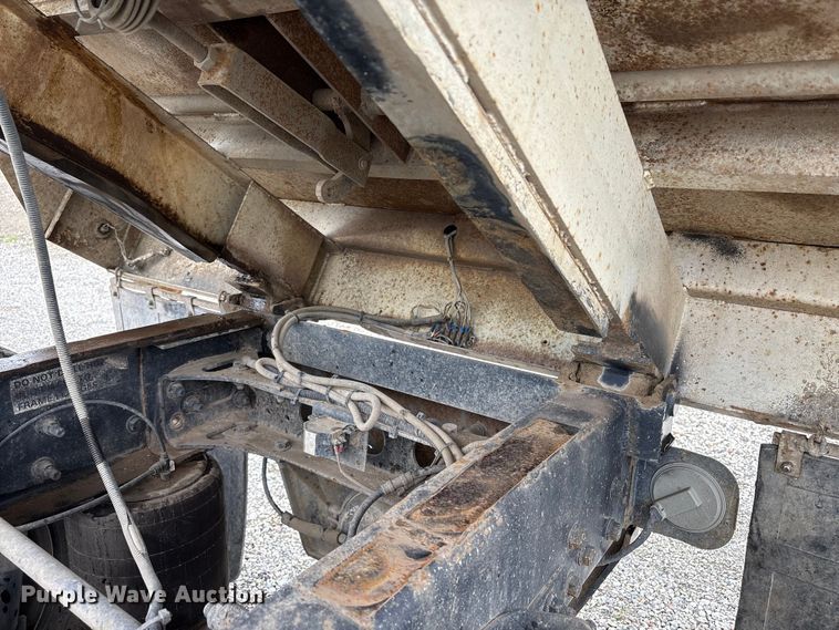 image for item EC8143 2009 International LF627 dump truck