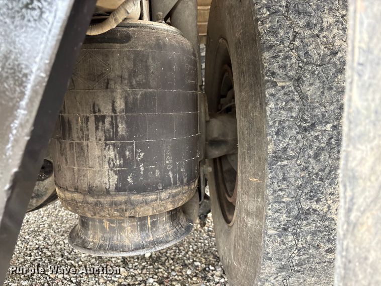 image for item EC8143 2009 International LF627 dump truck