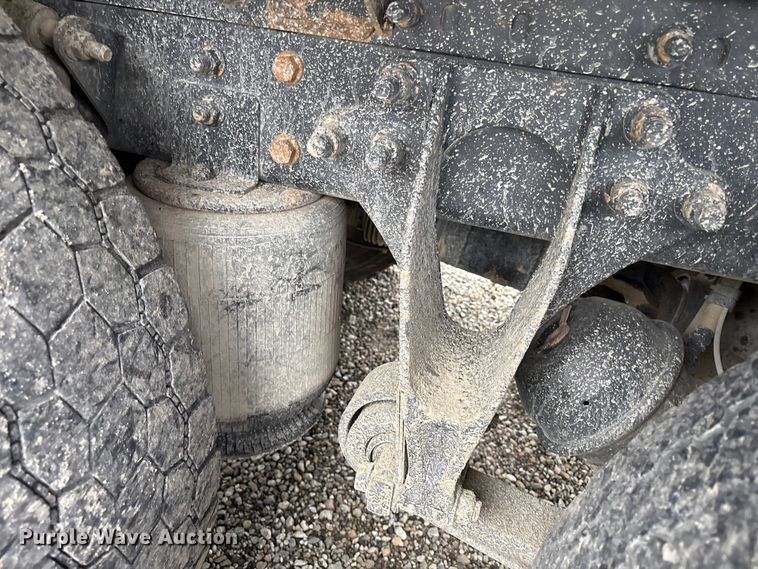 image for item EC8143 2009 International LF627 dump truck