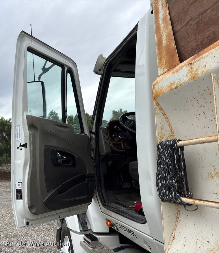 image for item EC8143 2009 International LF627 dump truck