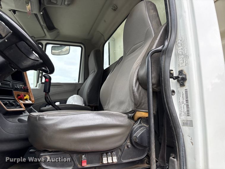 image for item EC8143 2009 International LF627 dump truck