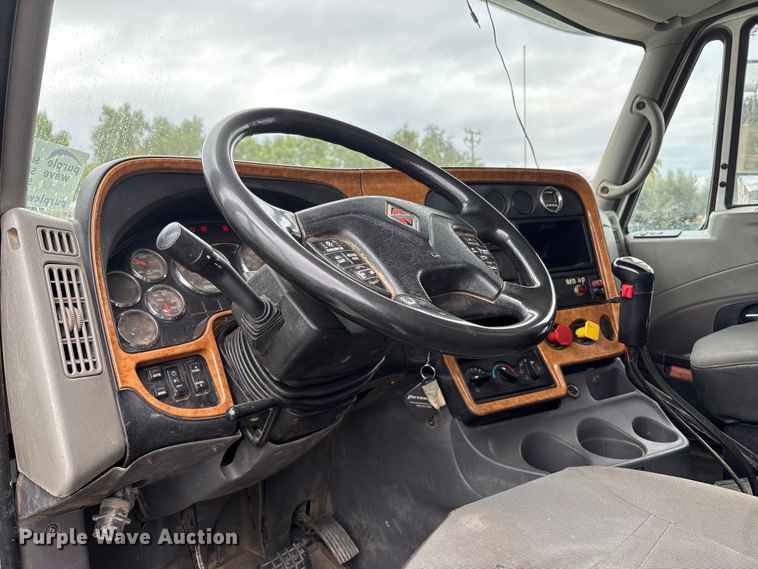 image for item EC8143 2009 International LF627 dump truck