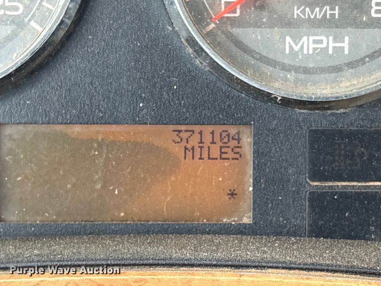 image for item EC8143 2009 International LF627 dump truck