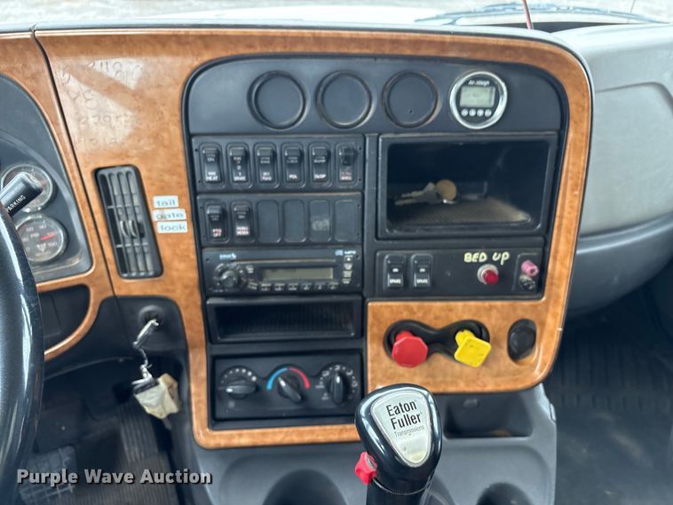 image for item EC8143 2009 International LF627 dump truck