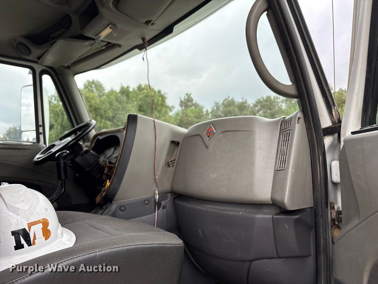 image for item EC8143 2009 International LF627 dump truck