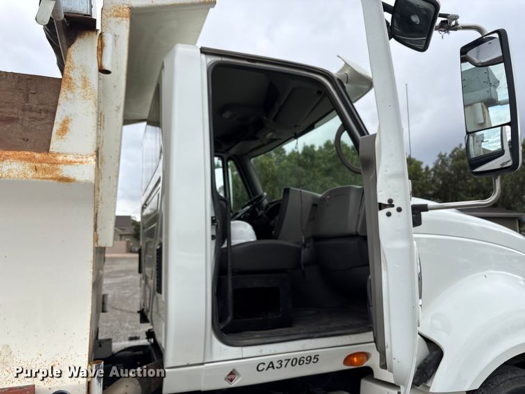 image for item EC8143 2009 International LF627 dump truck