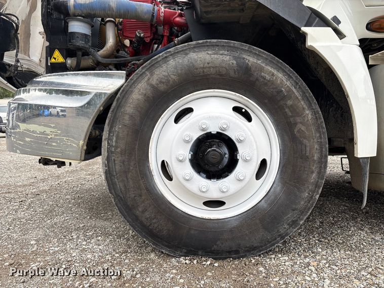 image for item EC8143 2009 International LF627 dump truck