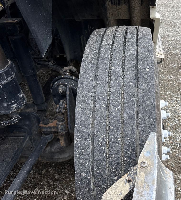 image for item EC8143 2009 International LF627 dump truck