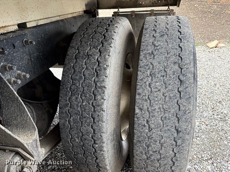 image for item EC8143 2009 International LF627 dump truck