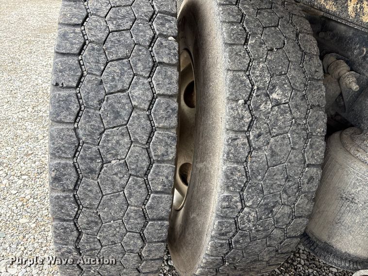 image for item EC8143 2009 International LF627 dump truck