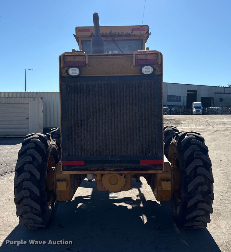 image for item EC8156 1998 John Deere 670C motor grader