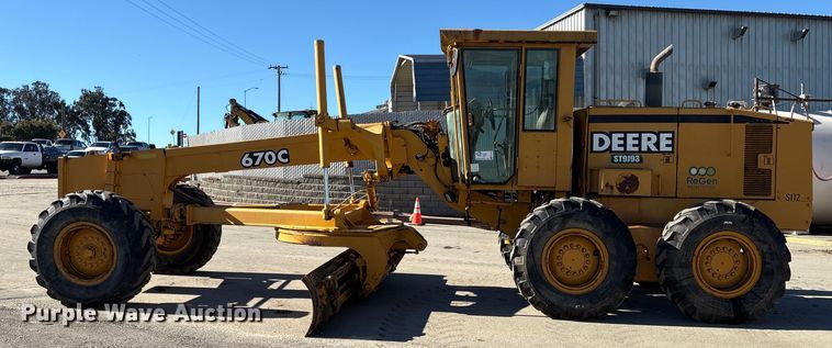 image for item EC8156 1998 John Deere 670C motor grader