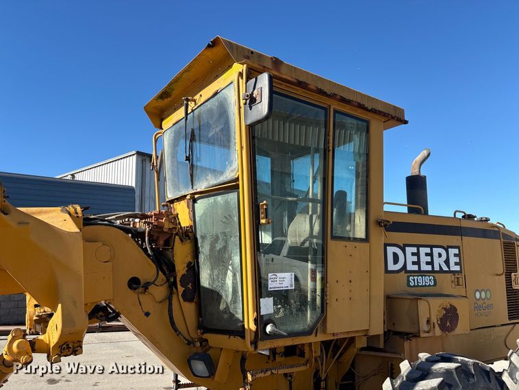 image for item EC8156 1998 John Deere 670C motor grader