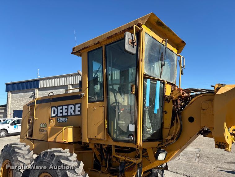 image for item EC8156 1998 John Deere 670C motor grader