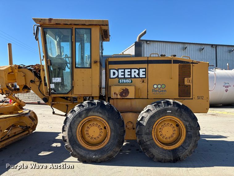 image for item EC8156 1998 John Deere 670C motor grader