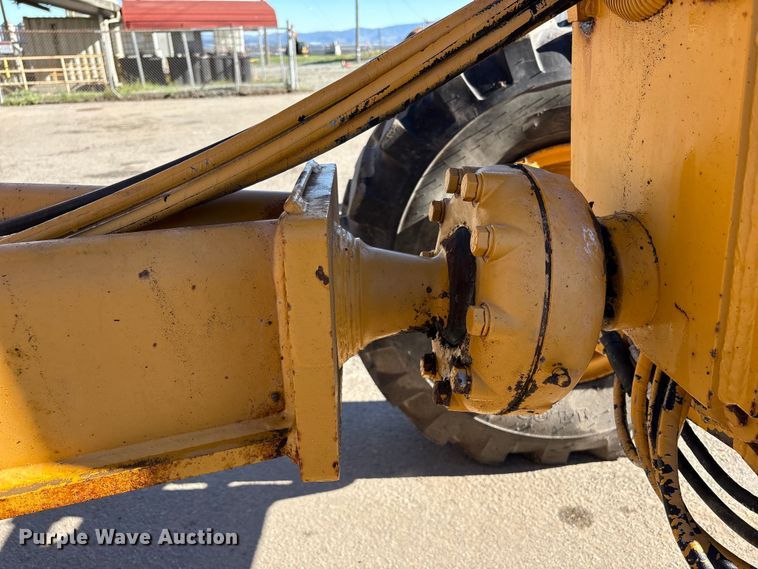 image for item EC8156 1998 John Deere 670C motor grader