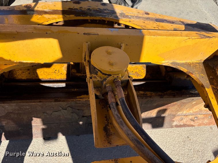 image for item EC8156 1998 John Deere 670C motor grader