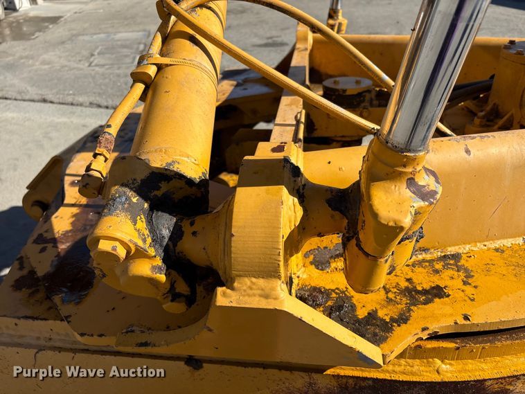 image for item EC8156 1998 John Deere 670C motor grader