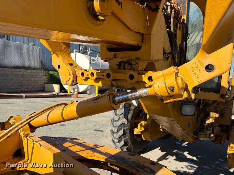 image for item EC8156 1998 John Deere 670C motor grader