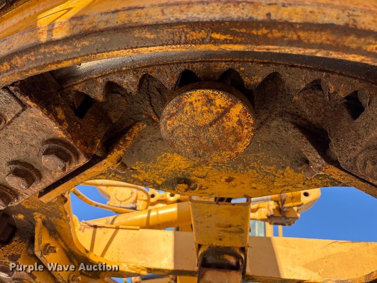 image for item EC8156 1998 John Deere 670C motor grader