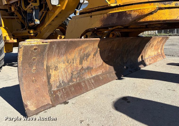 image for item EC8156 1998 John Deere 670C motor grader