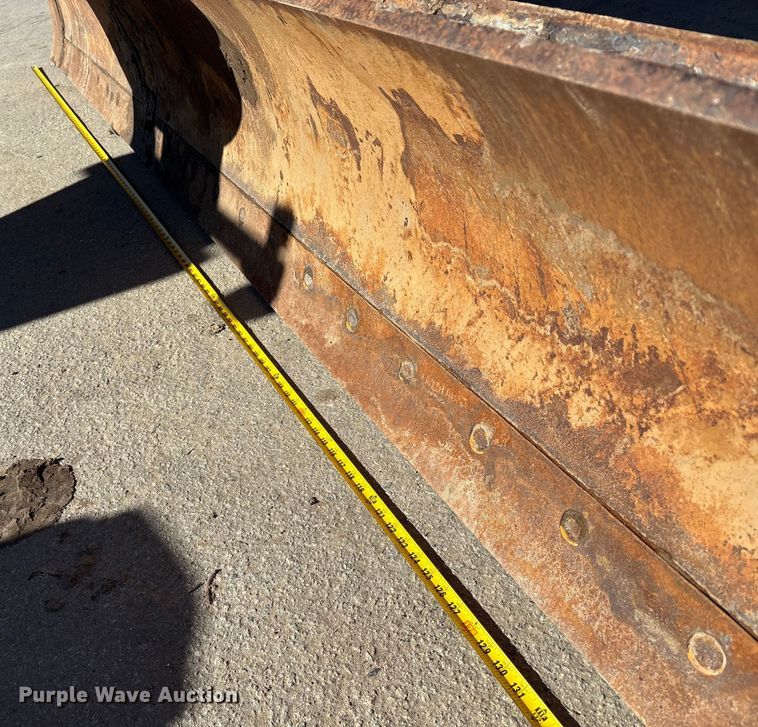 image for item EC8156 1998 John Deere 670C motor grader