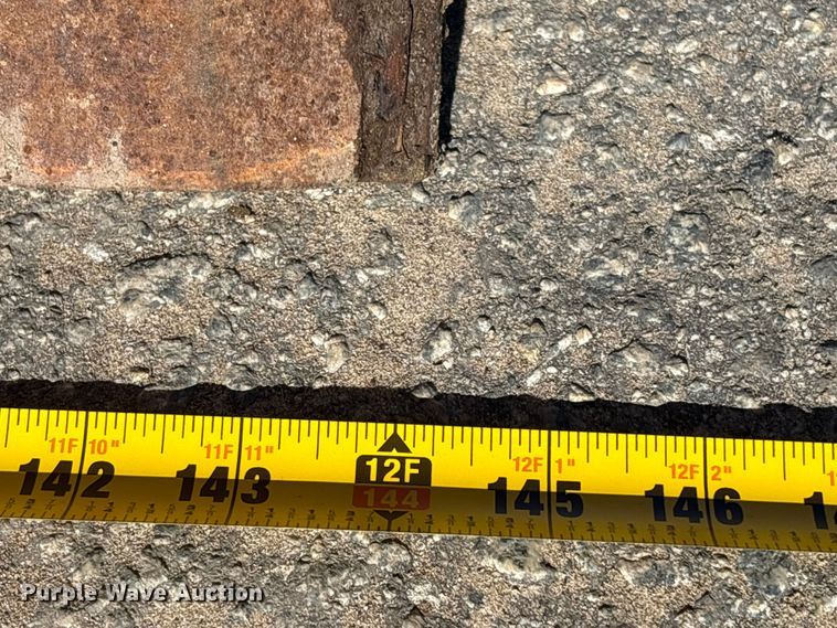 image for item EC8156 1998 John Deere 670C motor grader