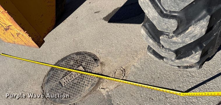 image for item EC8156 1998 John Deere 670C motor grader